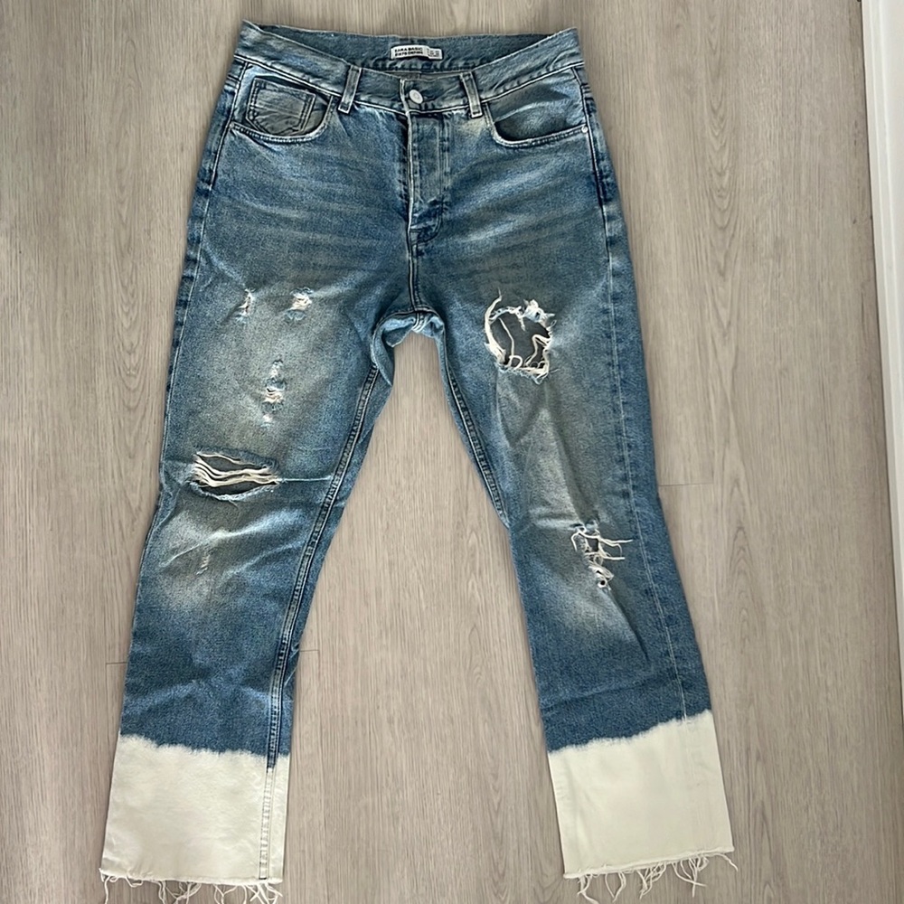 Zara Boyfriend style cropped/frayed Jeans with white detailing on cuff